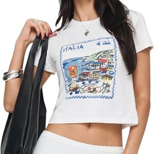 🇮🇹 Italy Stylish White Graphic Crop Top